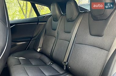 Лифтбек Tesla Model S 2018 в Львове