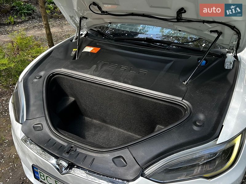 Лифтбек Tesla Model S 2018 в Львове