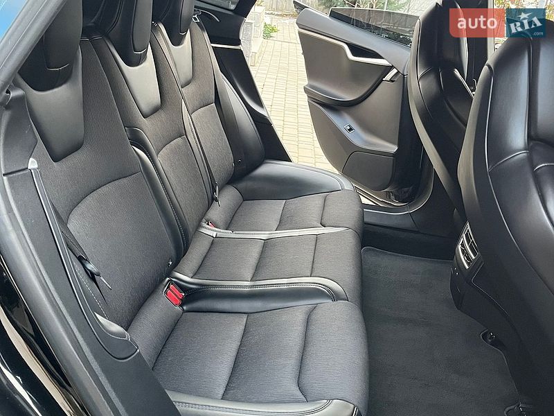 Лифтбек Tesla Model S 2017 в Николаеве