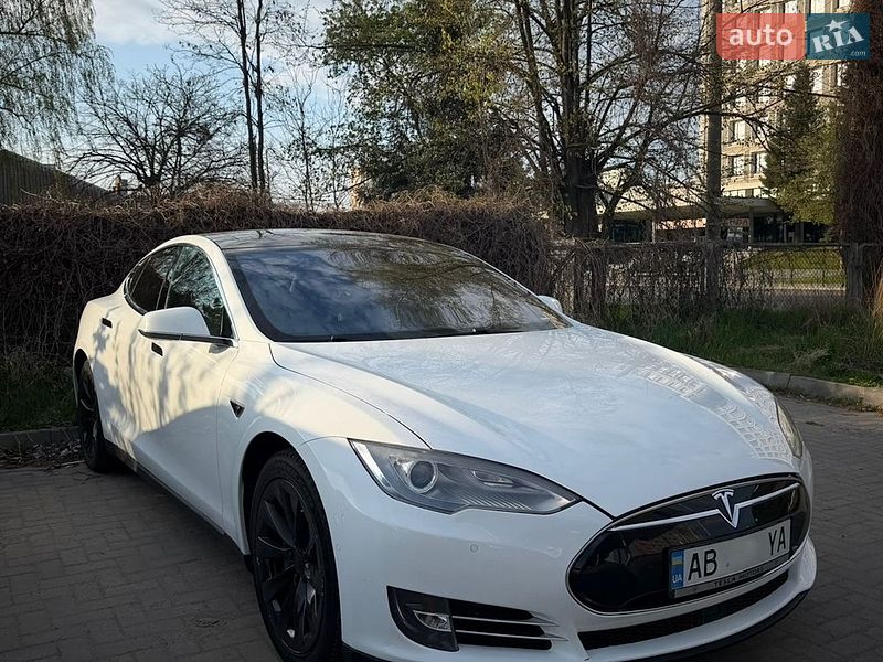 Tesla Model S 2014