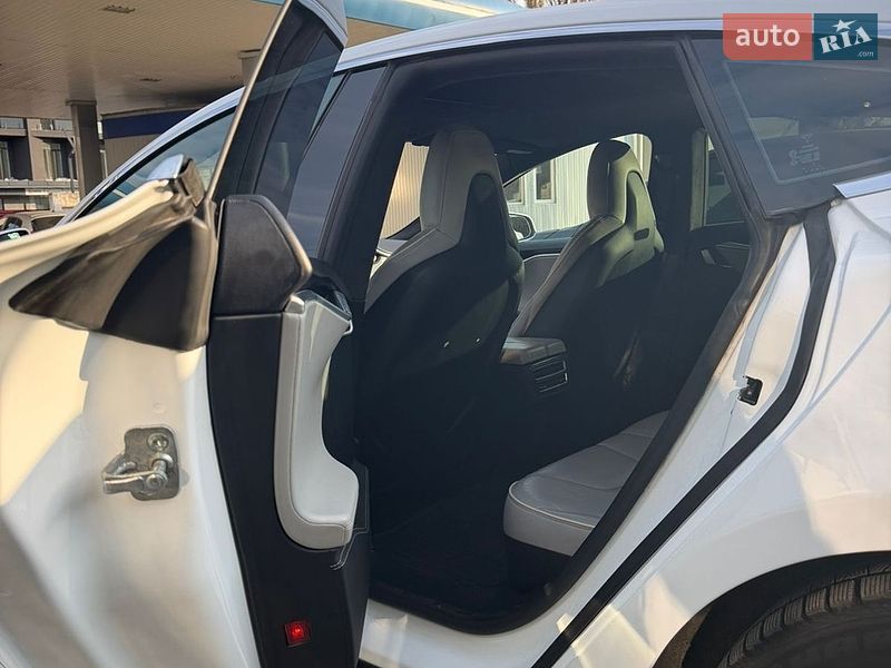 Ліфтбек Tesla Model S 2014 в Вінниці