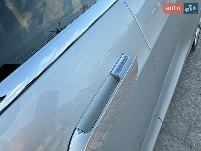 Лифтбек Tesla Model S 2016 в Ивано-Франковске
