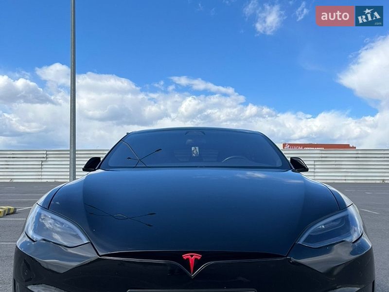 Лифтбек Tesla Model S 2018 в Львове