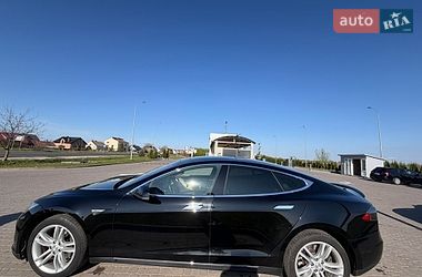 Лифтбек Tesla Model S 2015 в Львове