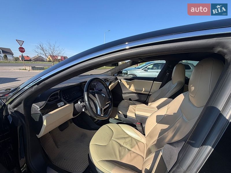 Лифтбек Tesla Model S 2015 в Львове