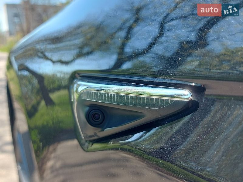 Лифтбек Tesla Model S 2018 в Николаеве