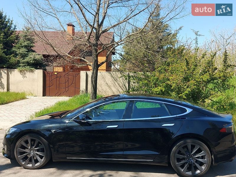 Лифтбек Tesla Model S 2018 в Николаеве