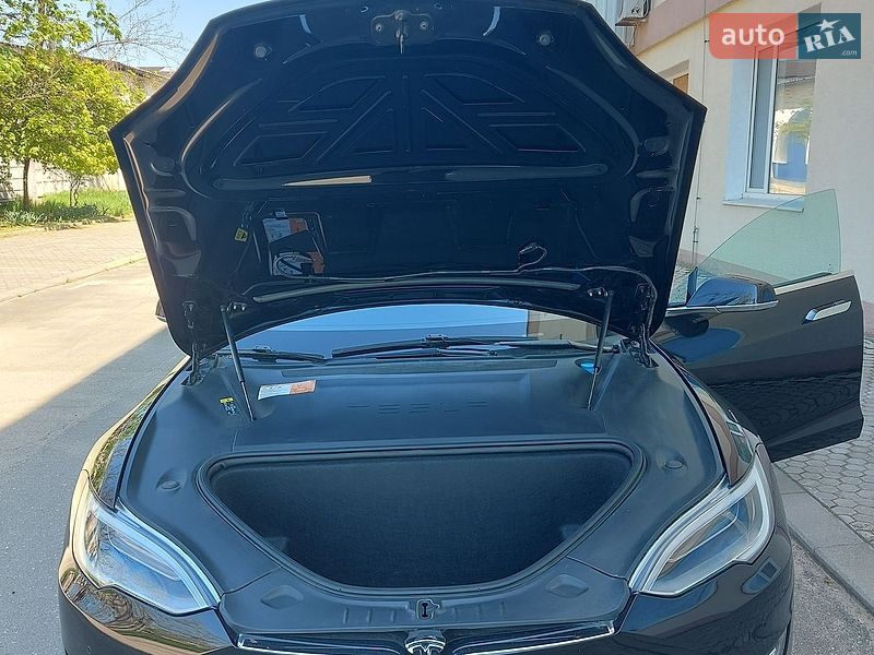 Лифтбек Tesla Model S 2018 в Николаеве