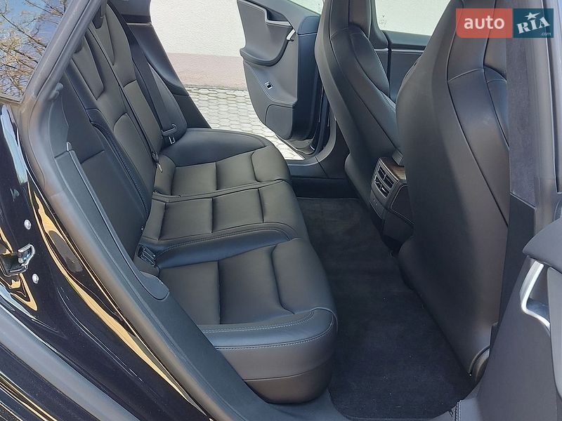Лифтбек Tesla Model S 2018 в Николаеве