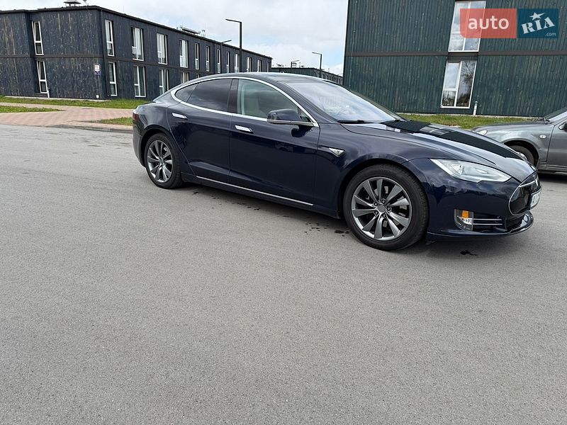 Лифтбек Tesla Model S 2014 в Чернигове