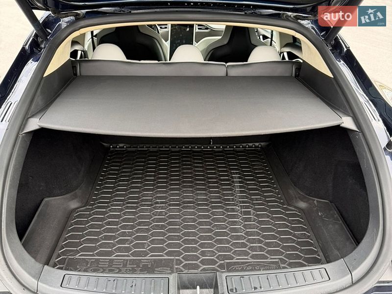 Лифтбек Tesla Model S 2014 в Чернигове