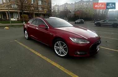Ліфтбек Tesla Model S 2015 в Києві