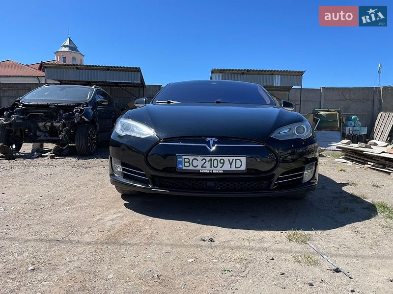 Лифтбек Tesla Model S 2014 в Львове