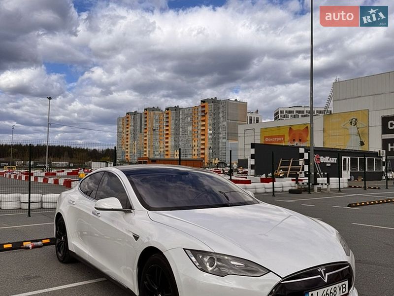 Лифтбек Tesla Model S 2014 в Киеве