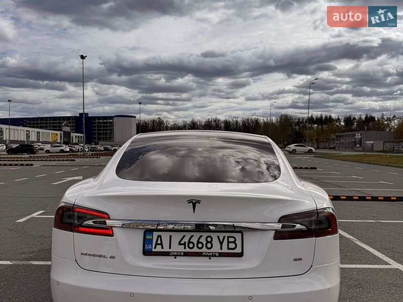 Лифтбек Tesla Model S 2014 в Киеве