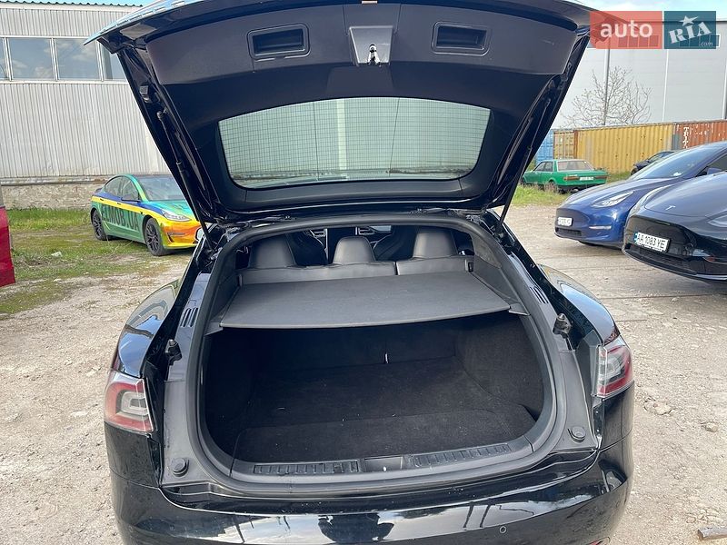 Ліфтбек Tesla Model S 2017 в Києві