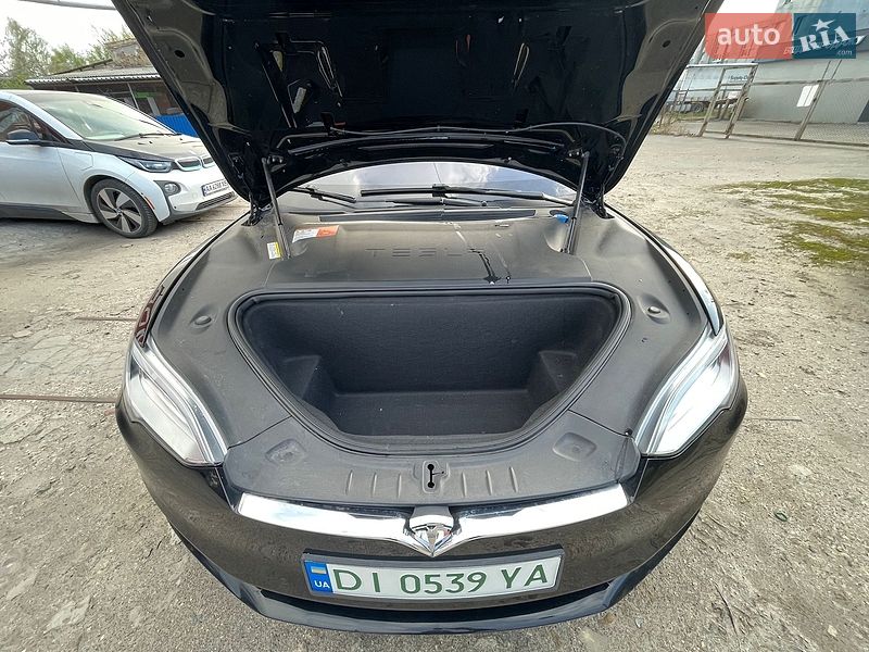 Ліфтбек Tesla Model S 2017 в Києві