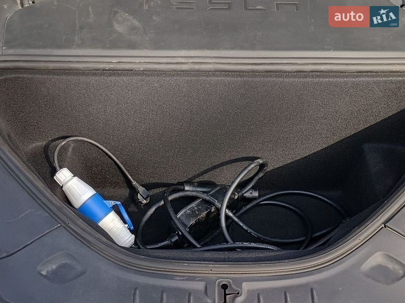 Лифтбек Tesla Model S 2018 в Днепре