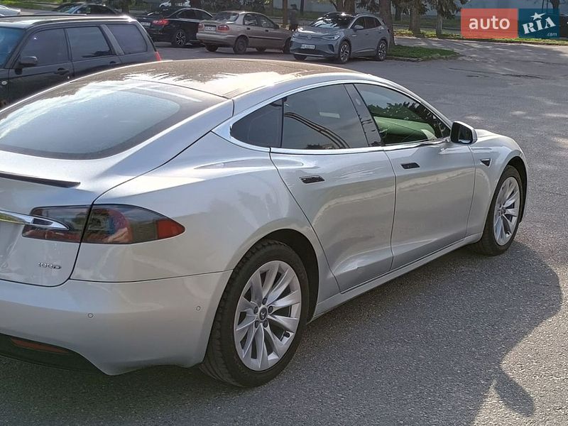 Лифтбек Tesla Model S 2018 в Днепре