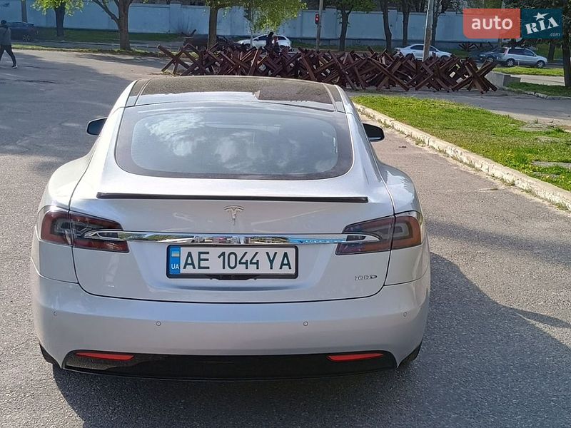 Лифтбек Tesla Model S 2018 в Днепре