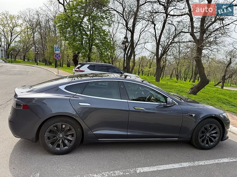 Лифтбек Tesla Model S 2020 в Одессе