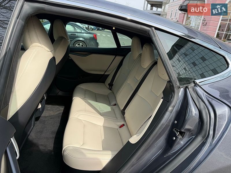 Лифтбек Tesla Model S 2020 в Одессе