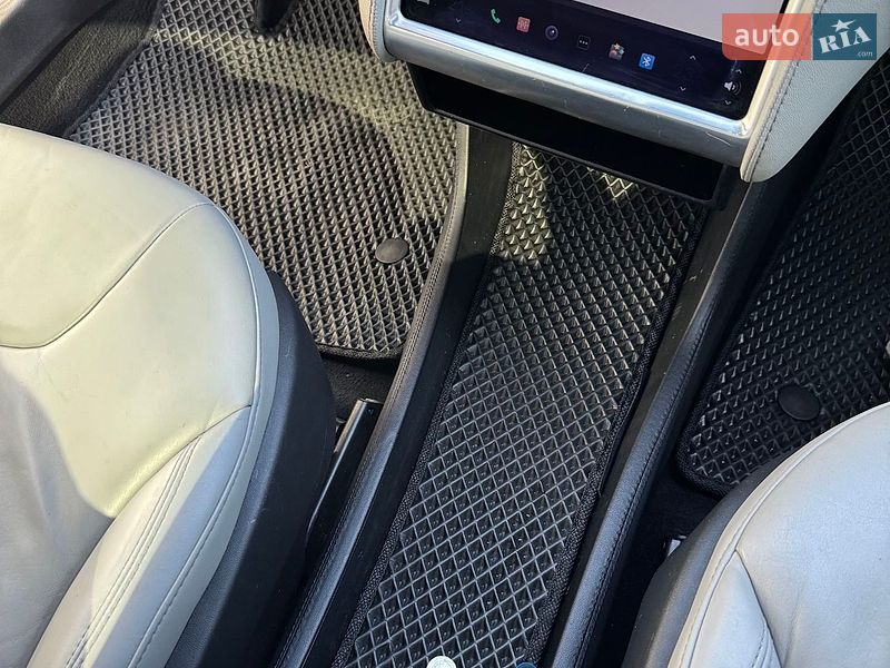 Ліфтбек Tesla Model S 2013 в Дунаївцях