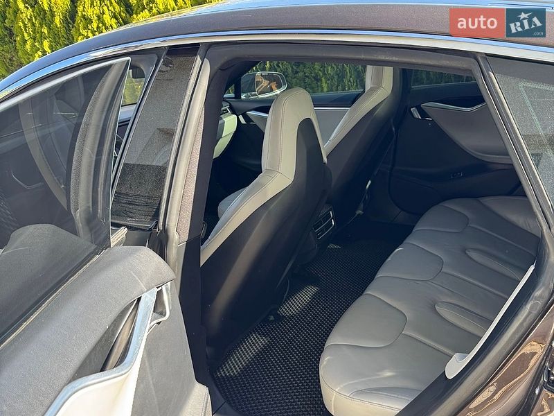 Tesla Model S 2013