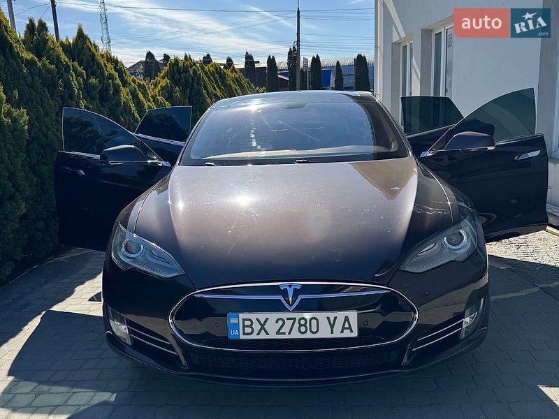 Ліфтбек Tesla Model S 2013 в Дунаївцях