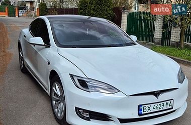 Лифтбек Tesla Model S 2017 в Хмельницком
