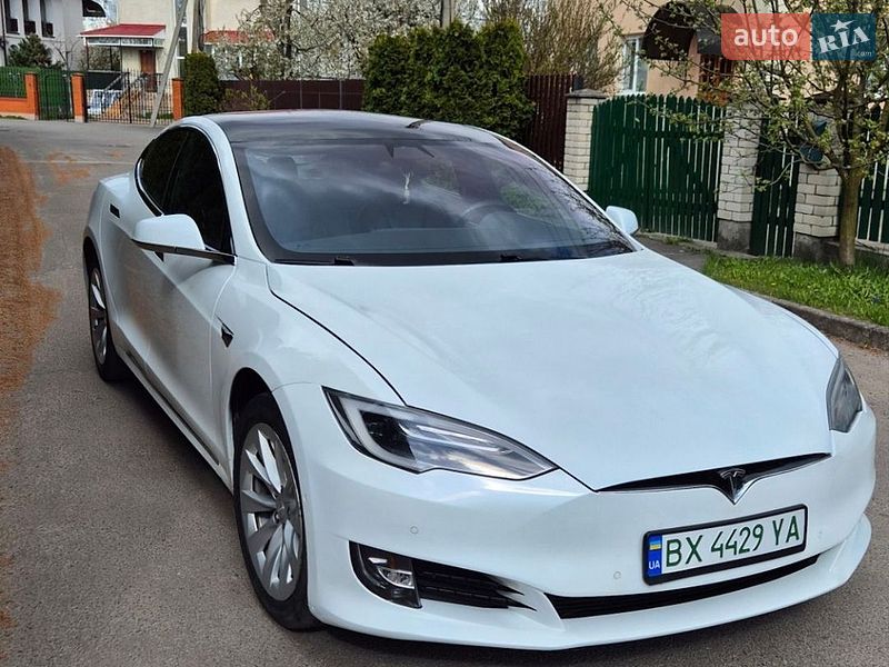 Лифтбек Tesla Model S 2017 в Хмельницком