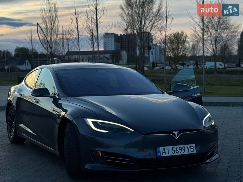 Лифтбек Tesla Model S 2016 в Буче