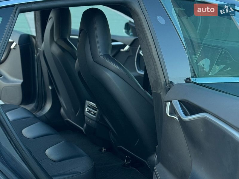 Лифтбек Tesla Model S 2016 в Буче