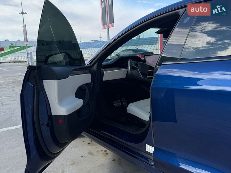 Лифтбек Tesla Model S 2022 в Киеве