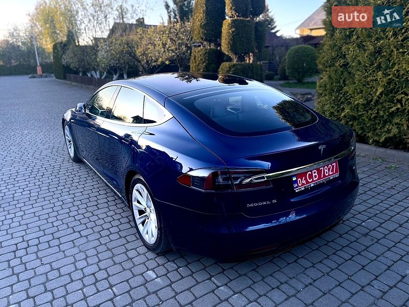 Лифтбек Tesla Model S 2017 в Львове