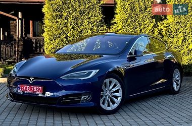 Лифтбек Tesla Model S 2017 в Львове