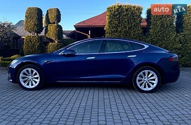 Лифтбек Tesla Model S 2017 в Львове