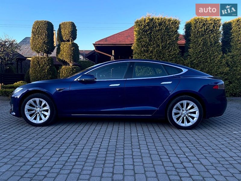 Лифтбек Tesla Model S 2017 в Львове