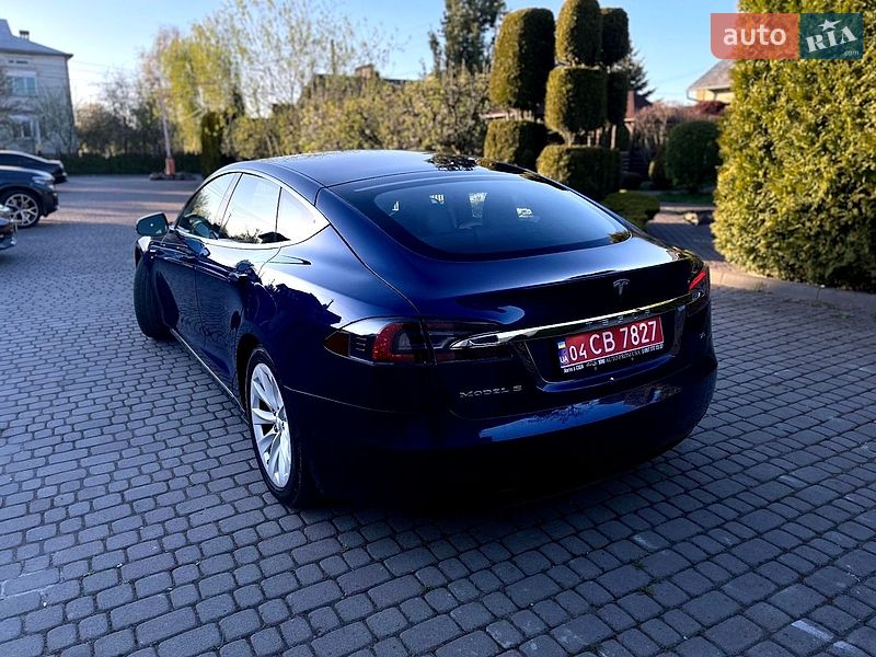 Лифтбек Tesla Model S 2017 в Львове