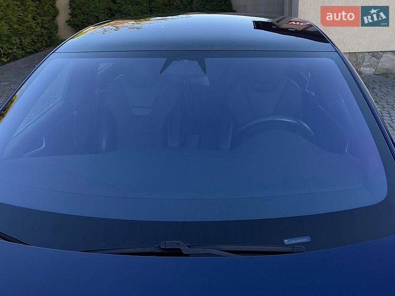 Лифтбек Tesla Model S 2017 в Львове