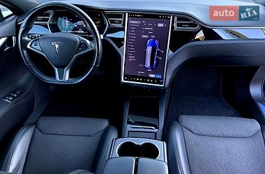 Лифтбек Tesla Model S 2017 в Львове
