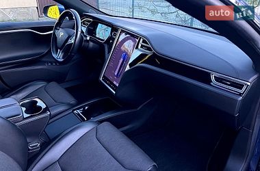 Лифтбек Tesla Model S 2017 в Львове