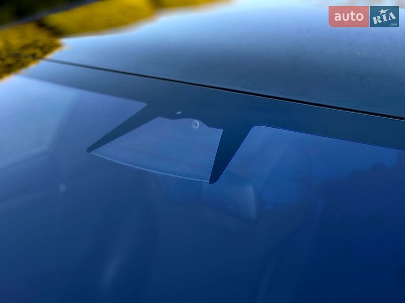 Лифтбек Tesla Model S 2017 в Львове