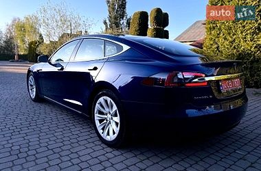 Лифтбек Tesla Model S 2017 в Львове