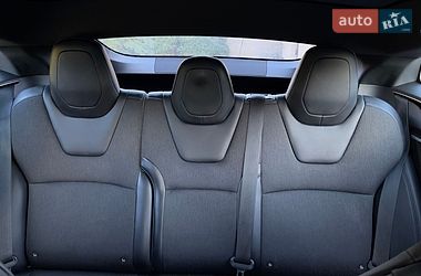 Лифтбек Tesla Model S 2017 в Львове