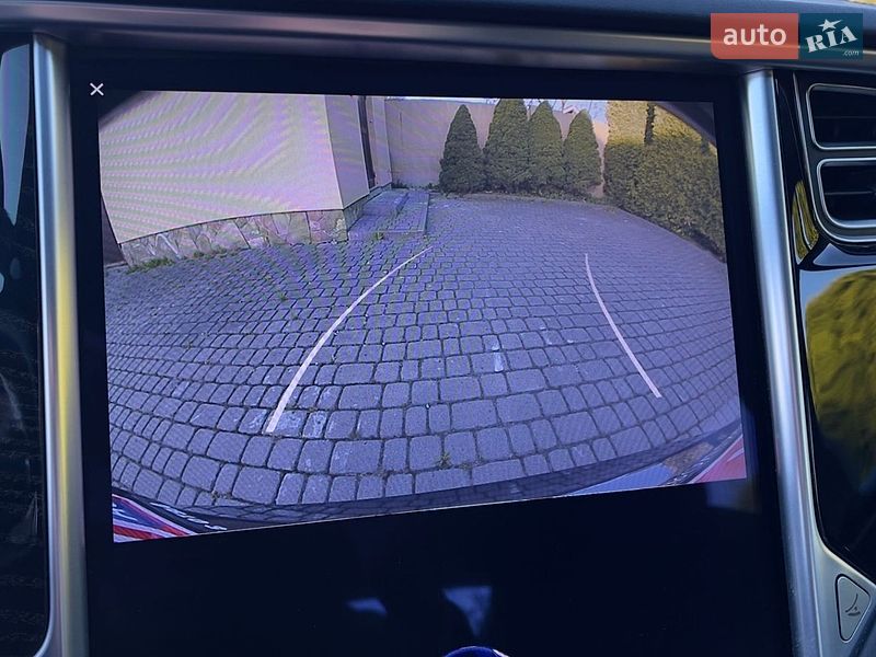 Лифтбек Tesla Model S 2017 в Львове