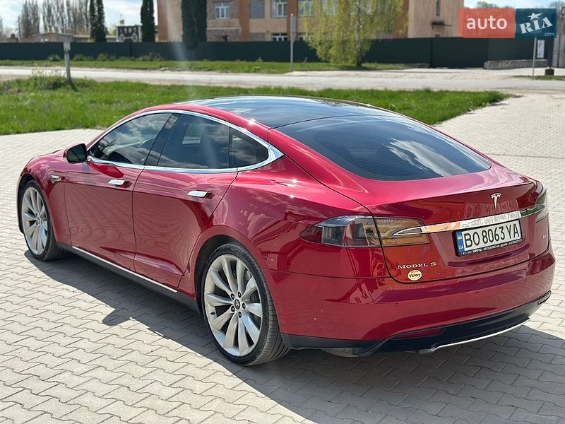 Ліфтбек Tesla Model S 2014 в Волочиську