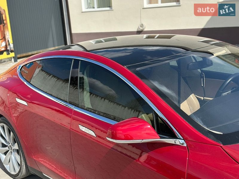 Ліфтбек Tesla Model S 2014 в Волочиську