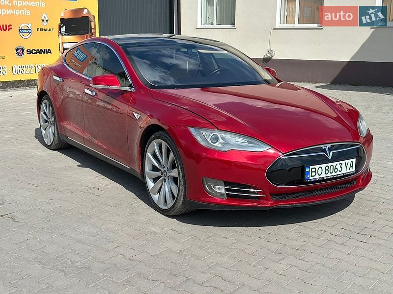 Ліфтбек Tesla Model S 2014 в Волочиську
