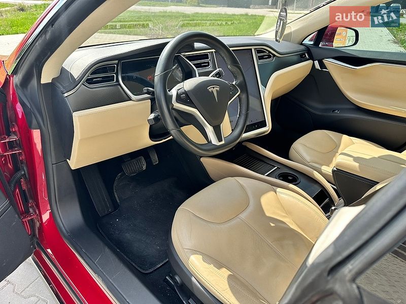 Ліфтбек Tesla Model S 2014 в Волочиську
